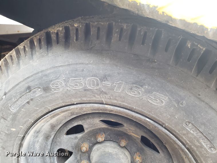 image for item GA9454 1995 shop built paint melt kettle trailer