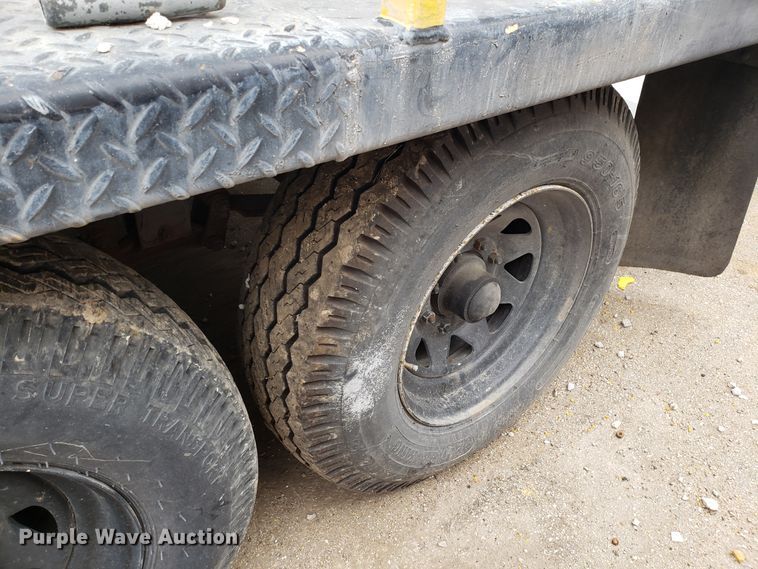 image for item GA9454 1995 shop built paint melt kettle trailer