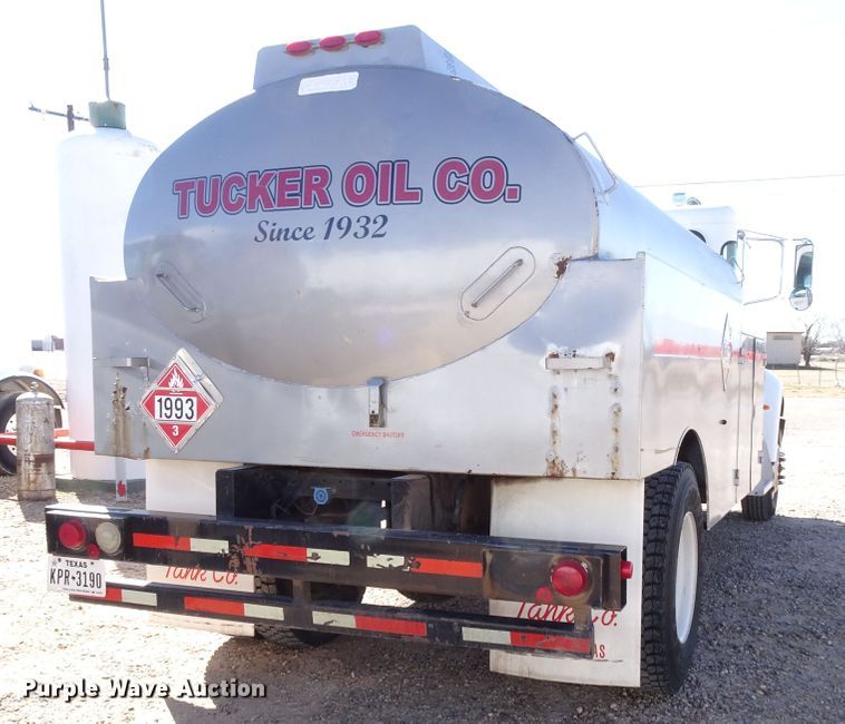 image for item GC9162 2008 Peterbilt 335 fuel truck