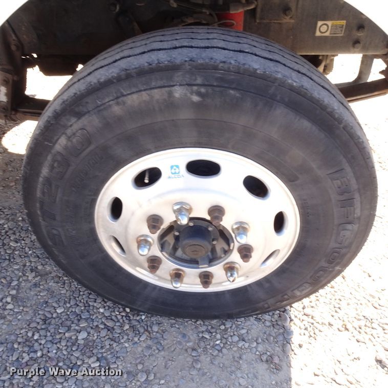 image for item GC9162 2008 Peterbilt 335 fuel truck