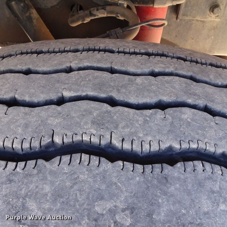 image for item GC9162 2008 Peterbilt 335 fuel truck