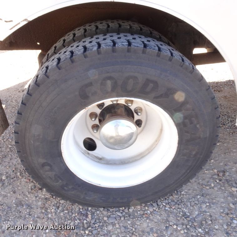 image for item GC9162 2008 Peterbilt 335 fuel truck