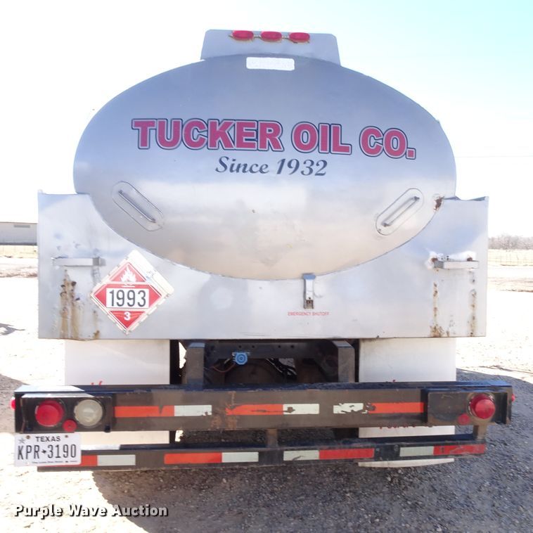 image for item GC9162 2008 Peterbilt 335 fuel truck