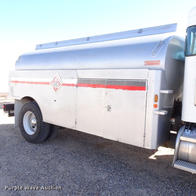 image for item GC9162 2008 Peterbilt 335 fuel truck