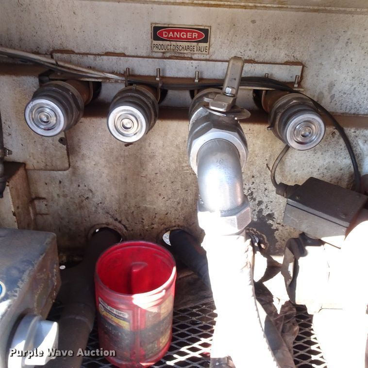 image for item GC9162 2008 Peterbilt 335 fuel truck