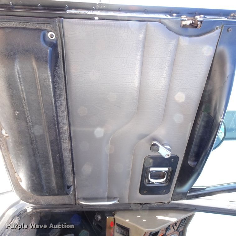 image for item GC9162 2008 Peterbilt 335 fuel truck