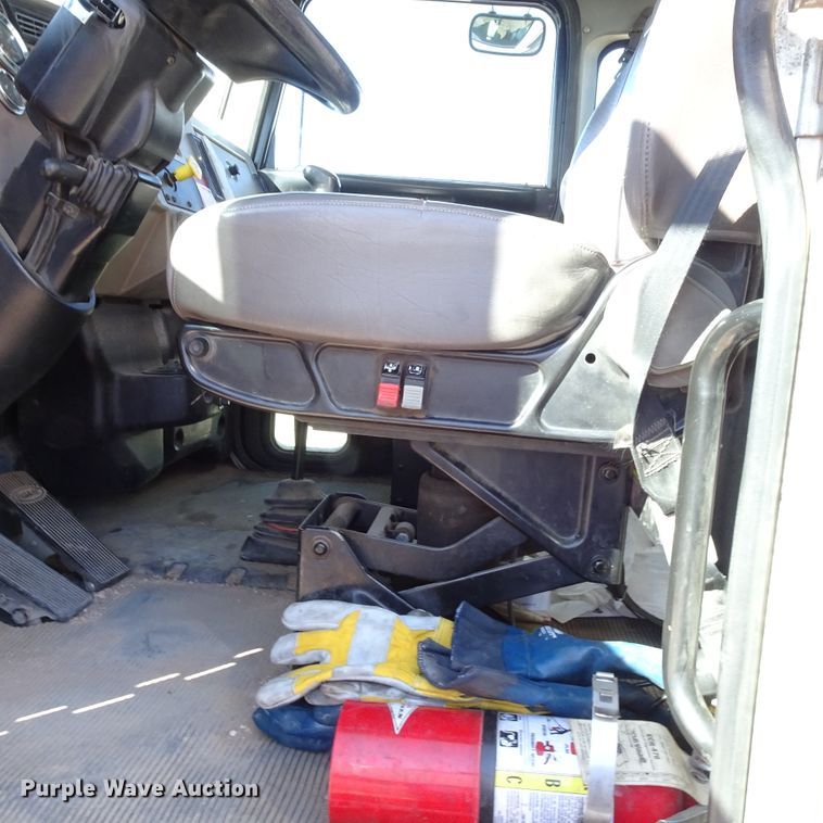 image for item GC9162 2008 Peterbilt 335 fuel truck