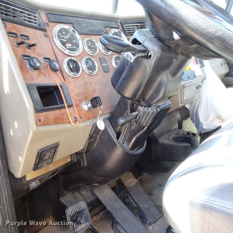 image for item GC9162 2008 Peterbilt 335 fuel truck