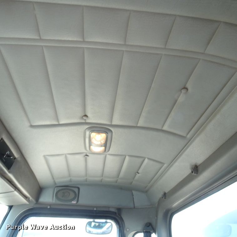 image for item GC9162 2008 Peterbilt 335 fuel truck