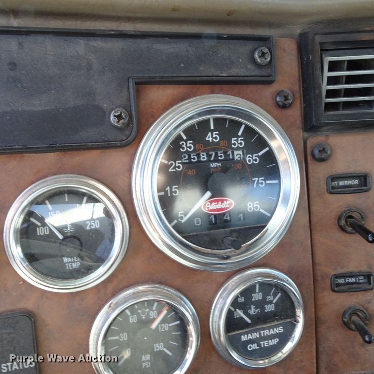 image for item GC9162 2008 Peterbilt 335 fuel truck