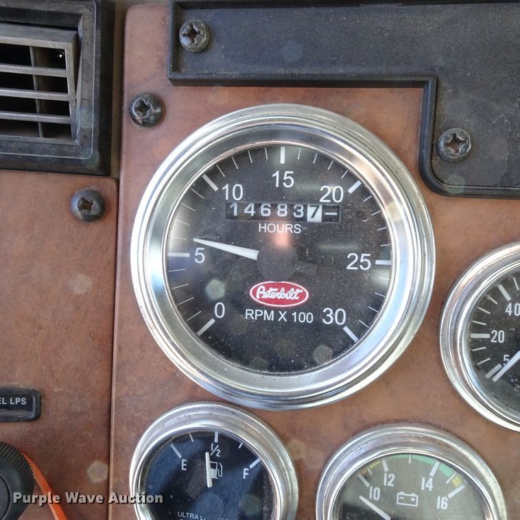 image for item GC9162 2008 Peterbilt 335 fuel truck