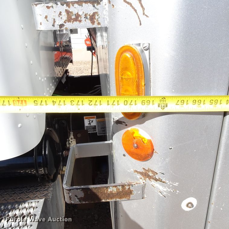 image for item GC9162 2008 Peterbilt 335 fuel truck