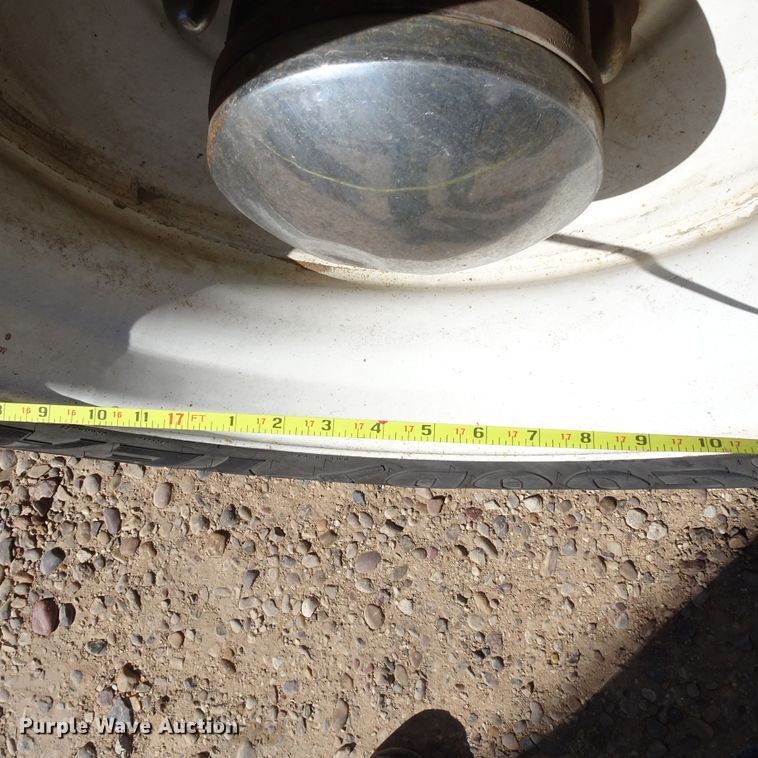 image for item GC9162 2008 Peterbilt 335 fuel truck