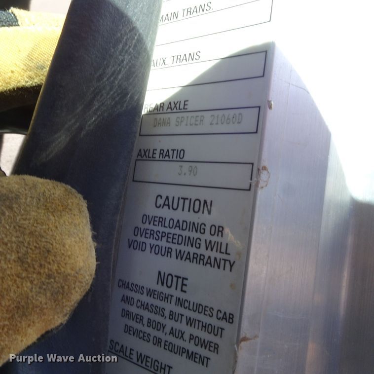 image for item GC9162 2008 Peterbilt 335 fuel truck