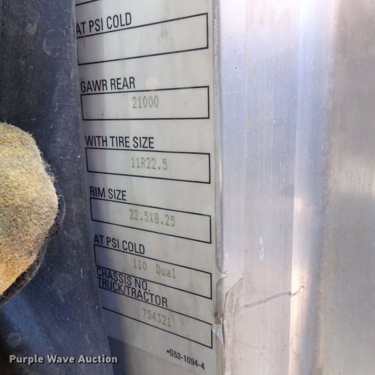 image for item GC9162 2008 Peterbilt 335 fuel truck