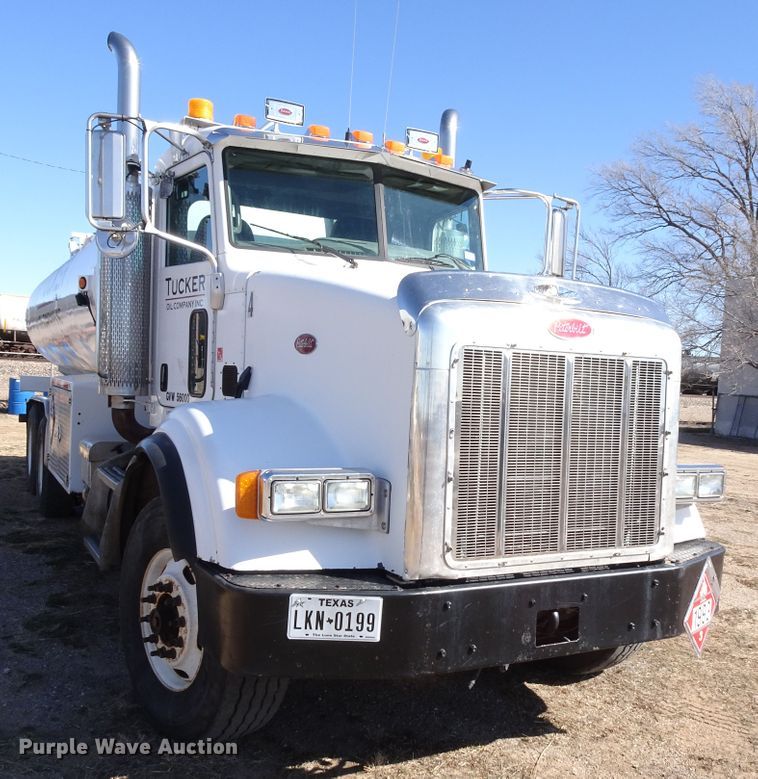 image for item GC9164 2007 Peterbilt 378 fuel truck
