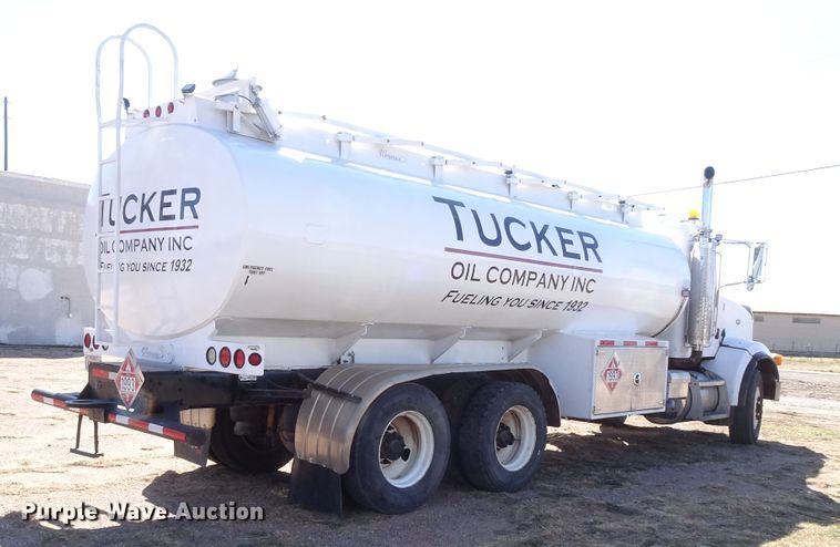 image for item GC9164 2007 Peterbilt 378 fuel truck