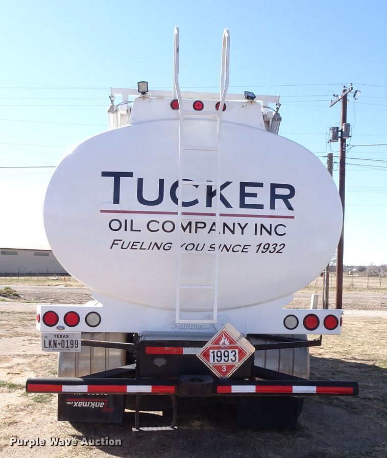 image for item GC9164 2007 Peterbilt 378 fuel truck