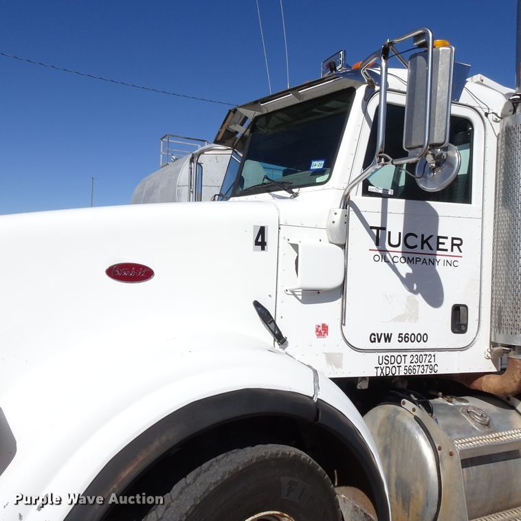 image for item GC9164 2007 Peterbilt 378 fuel truck