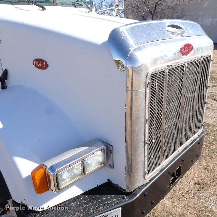 image for item GC9164 2007 Peterbilt 378 fuel truck