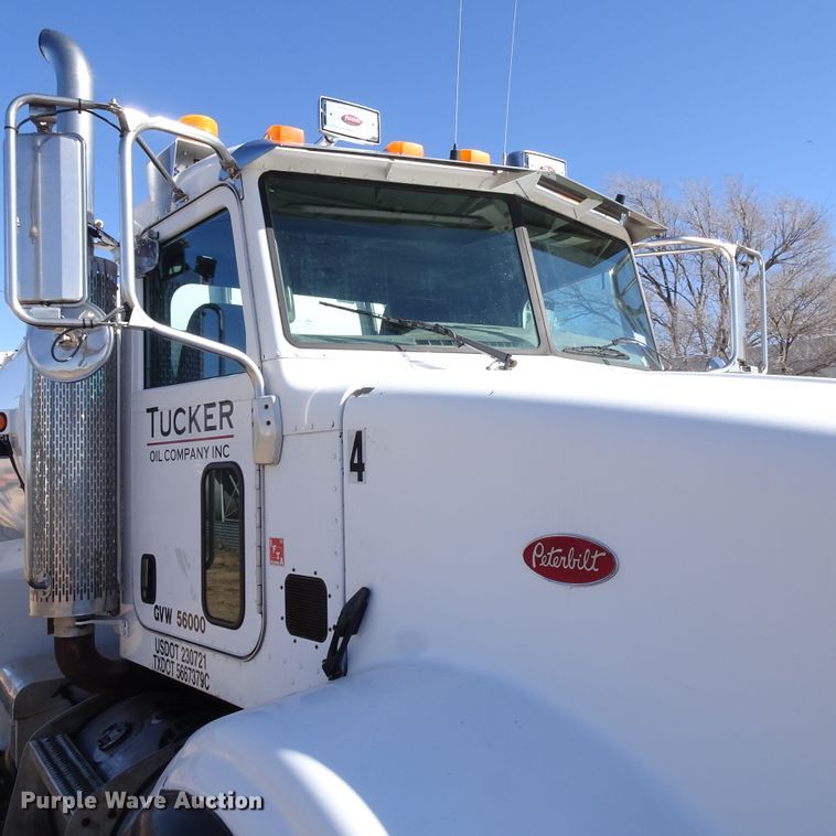 image for item GC9164 2007 Peterbilt 378 fuel truck