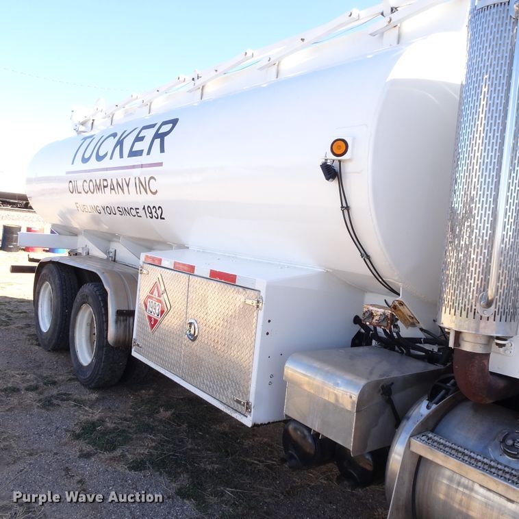 image for item GC9164 2007 Peterbilt 378 fuel truck