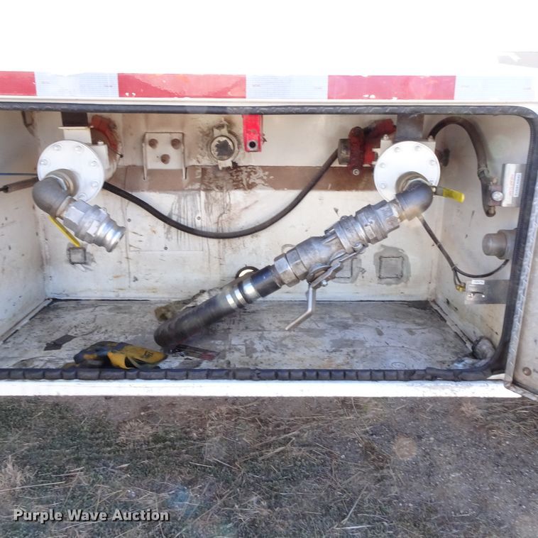 image for item GC9164 2007 Peterbilt 378 fuel truck