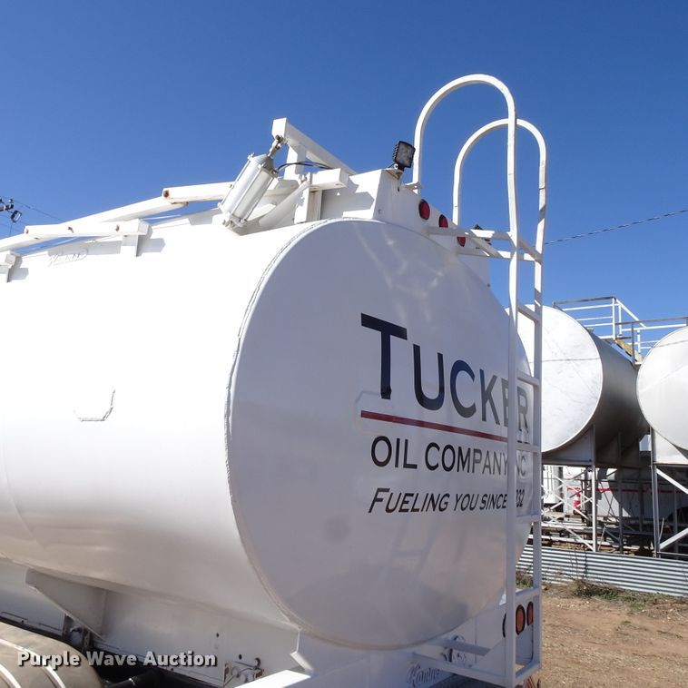 image for item GC9164 2007 Peterbilt 378 fuel truck