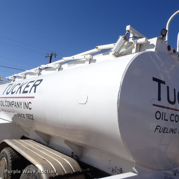 image for item GC9164 2007 Peterbilt 378 fuel truck