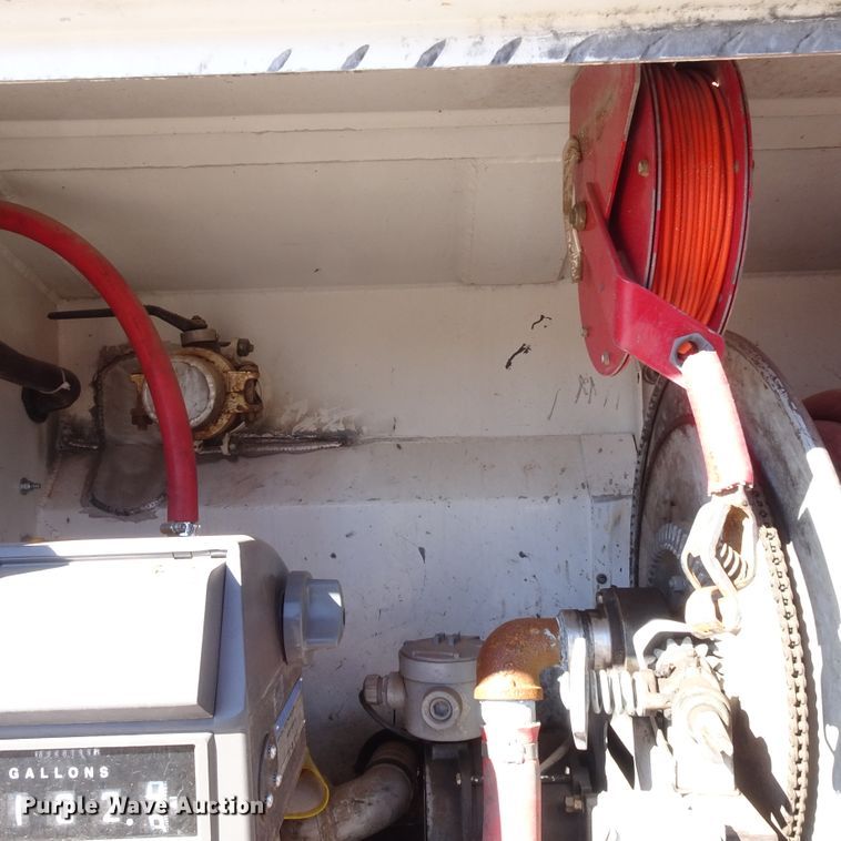 image for item GC9164 2007 Peterbilt 378 fuel truck