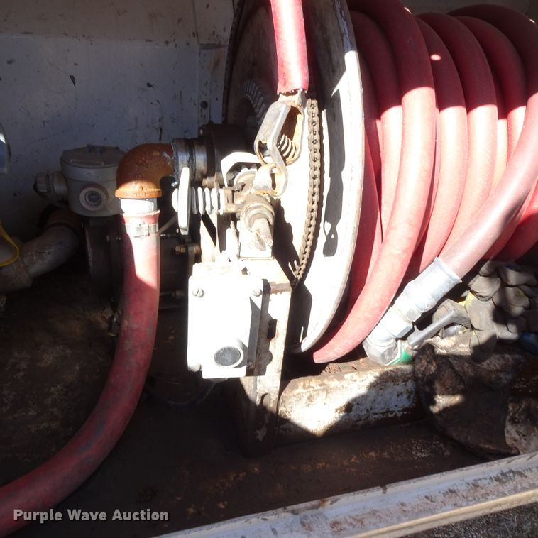 image for item GC9164 2007 Peterbilt 378 fuel truck