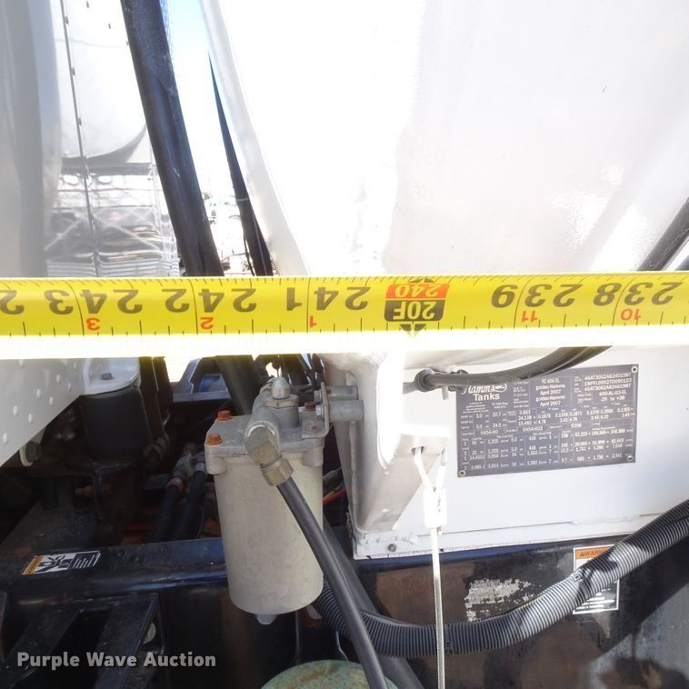 image for item GC9164 2007 Peterbilt 378 fuel truck