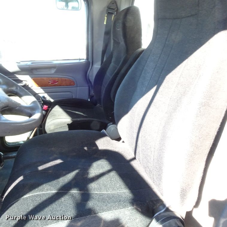 image for item GC9164 2007 Peterbilt 378 fuel truck