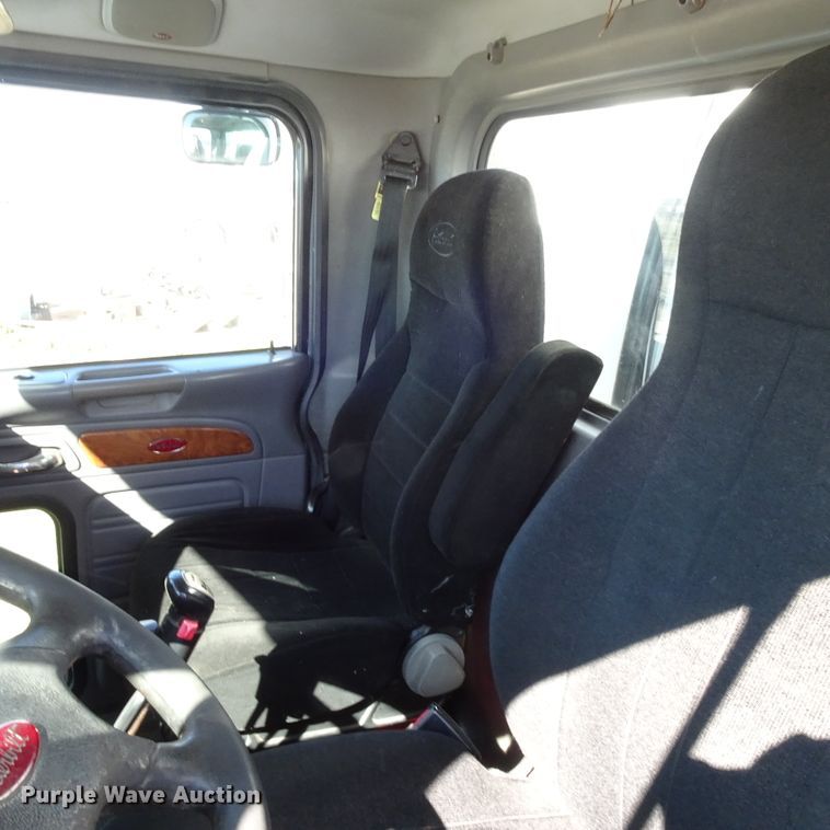 image for item GC9164 2007 Peterbilt 378 fuel truck