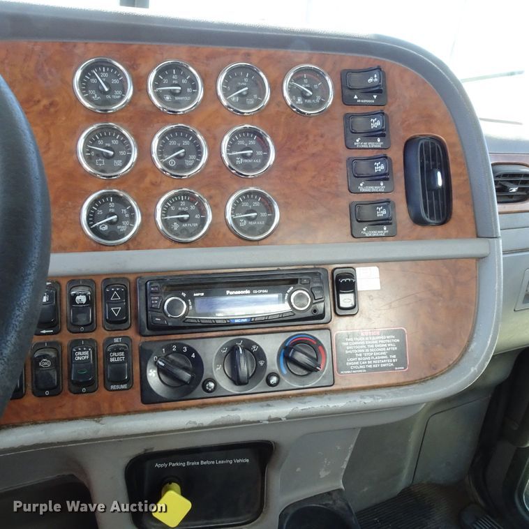 image for item GC9164 2007 Peterbilt 378 fuel truck