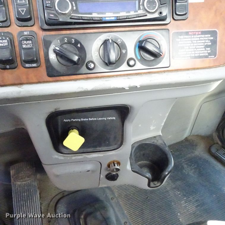 image for item GC9164 2007 Peterbilt 378 fuel truck