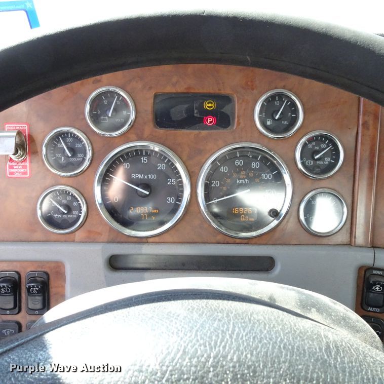 image for item GC9164 2007 Peterbilt 378 fuel truck