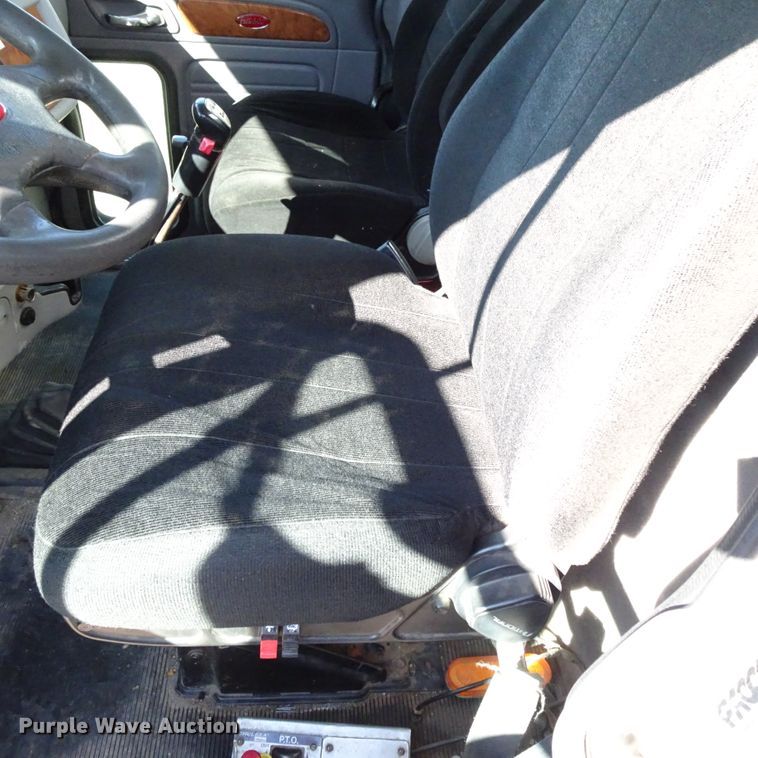 image for item GC9164 2007 Peterbilt 378 fuel truck