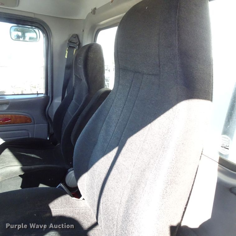 image for item GC9164 2007 Peterbilt 378 fuel truck