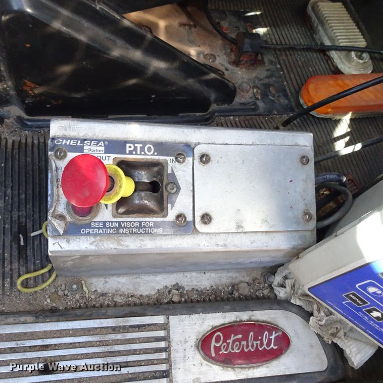 image for item GC9164 2007 Peterbilt 378 fuel truck