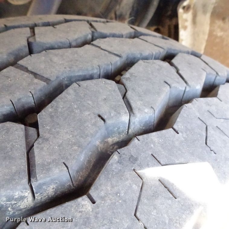 image for item GC9164 2007 Peterbilt 378 fuel truck