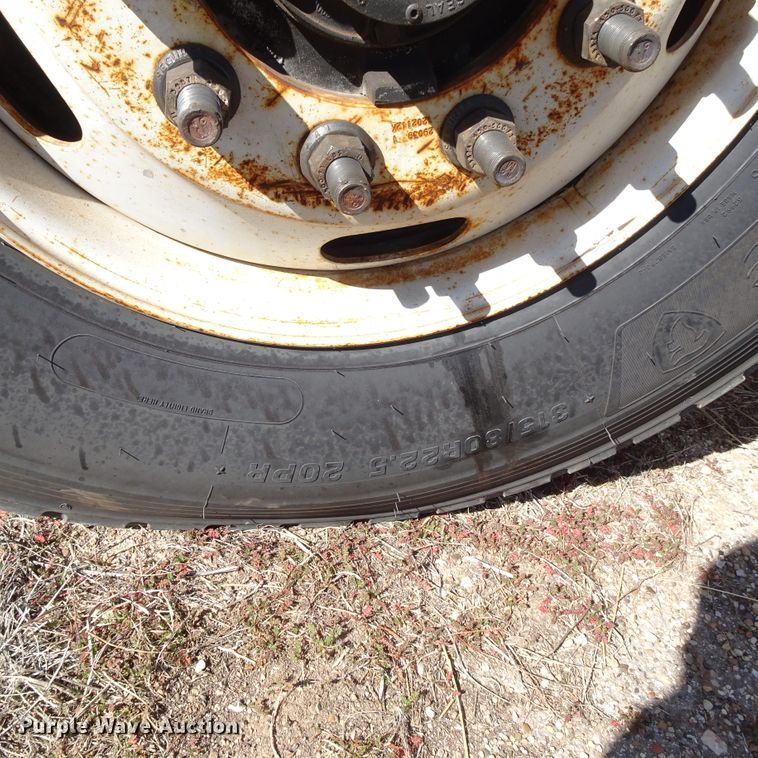 image for item GC9164 2007 Peterbilt 378 fuel truck