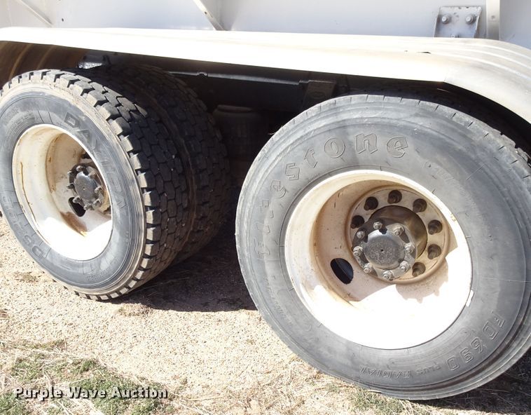 image for item GC9164 2007 Peterbilt 378 fuel truck