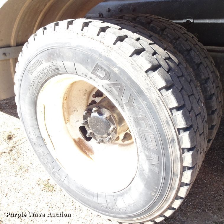 image for item GC9164 2007 Peterbilt 378 fuel truck