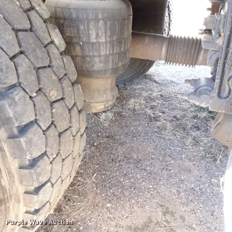 image for item GC9164 2007 Peterbilt 378 fuel truck