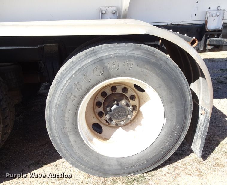 image for item GC9164 2007 Peterbilt 378 fuel truck