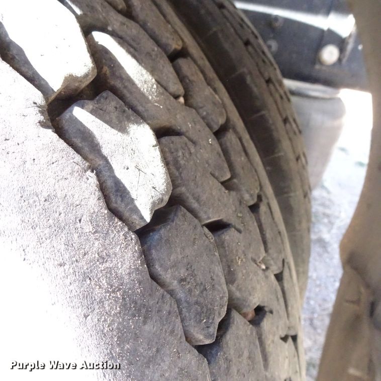 image for item GC9164 2007 Peterbilt 378 fuel truck