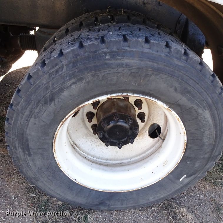 image for item GC9164 2007 Peterbilt 378 fuel truck