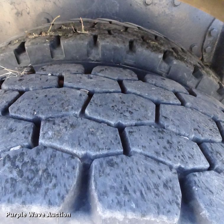 image for item GC9164 2007 Peterbilt 378 fuel truck