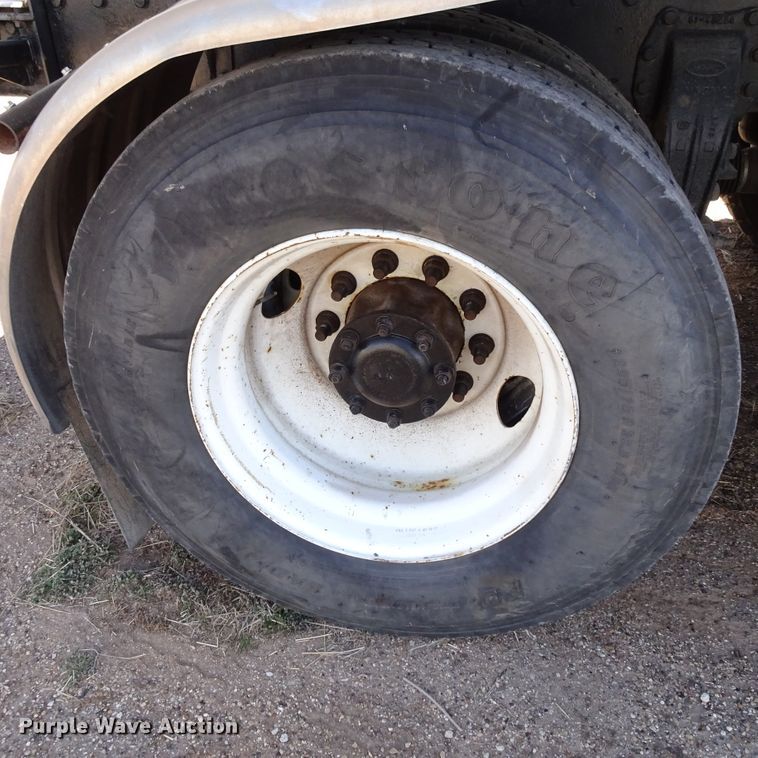 image for item GC9164 2007 Peterbilt 378 fuel truck